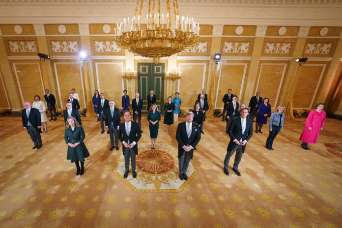 beediging-kabinet-rutte-iv-groepsfoto - Foto kabinet Rutte IV